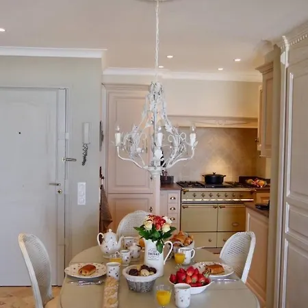 Bord De - Ac, Wifi, Chic, Sea View, 2 Minutes Walk Apartment Antibes